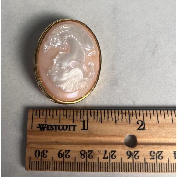 Victorian Woman Cameo Brooch Gold Tone Oval Pin Peach White Bust Right Facing - Picture 9 of 11